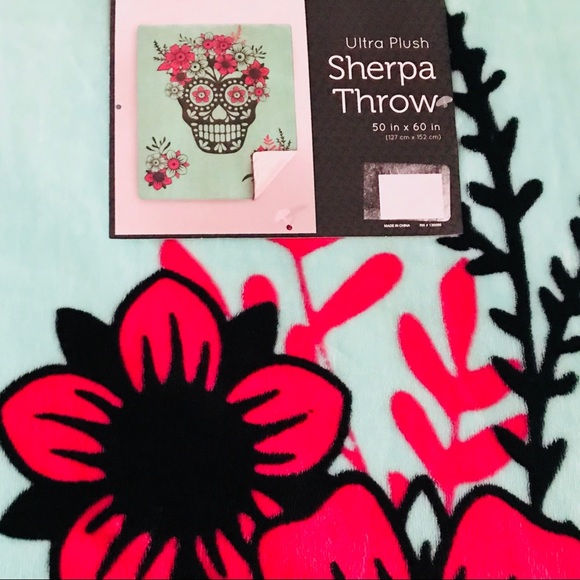 Sherpa Ice Green & Fuchsia Sugar Skull Throw - Picture 8 of 8